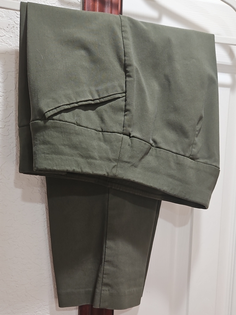 Christopher & Banks Olive Green Capris, Signature Slimming.